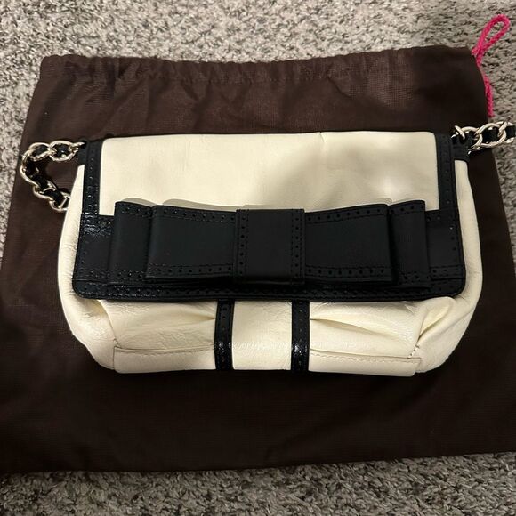 Kate Spade Cream and Black Leather Shoulder Bag with Chain Strap Bow Dust Bag - Picture 8 of 10